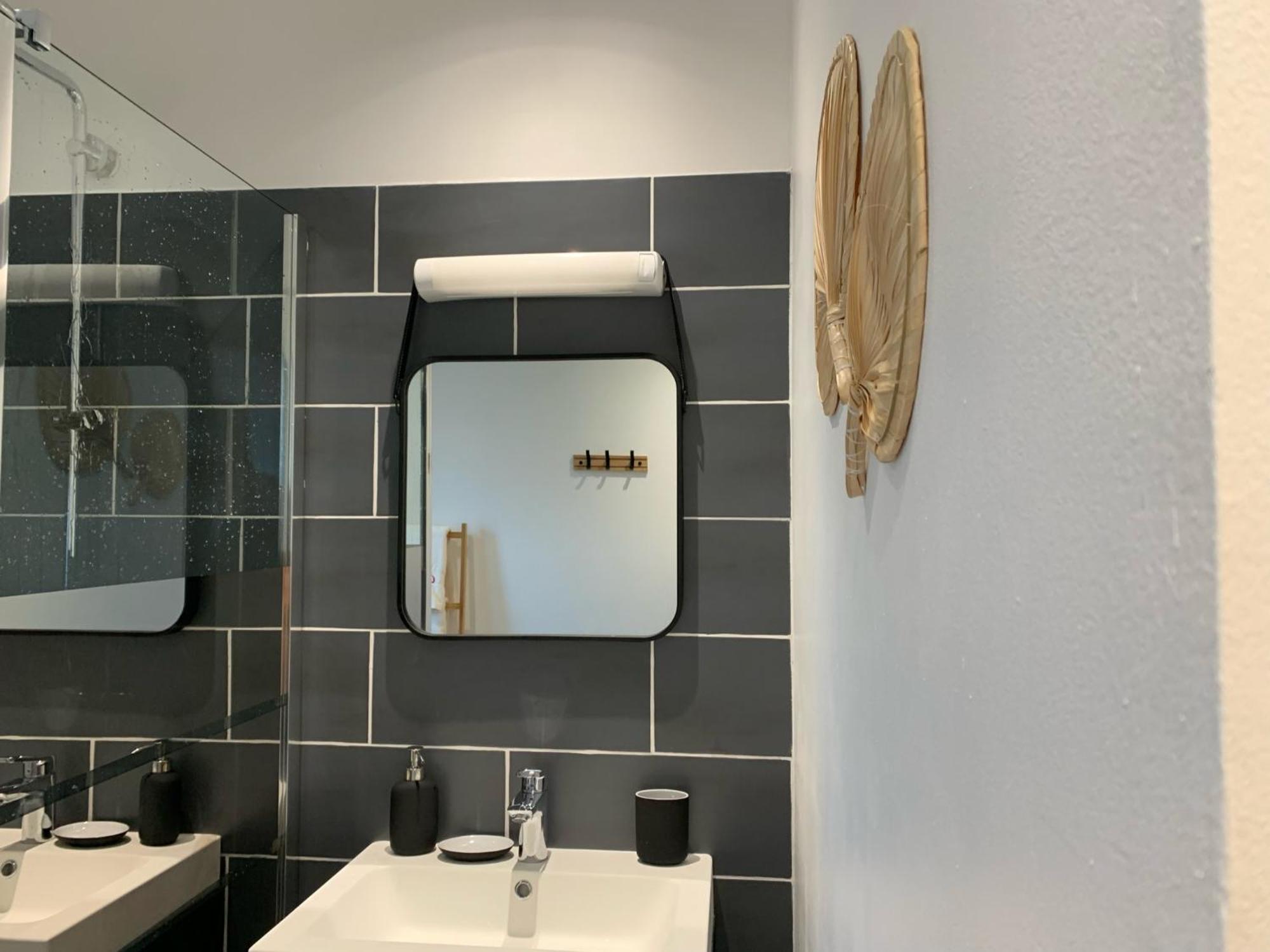 A Deux Pas De La Gare, La Maison Rouge Albertville Kültér fotó